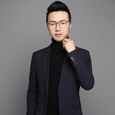 創意一(yī)部主任許文生(shēng)